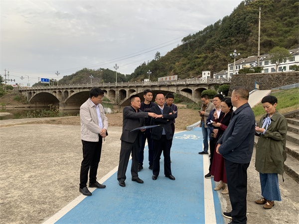 10月25日，縣委書記汪凱調(diào)研豐樂河濱江公園項(xiàng)目.jpg
